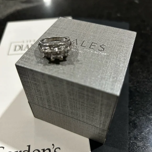 Zales Silver PAST PRESENT FUTURE anniversary Diamond Ring - Picture 2 of 11